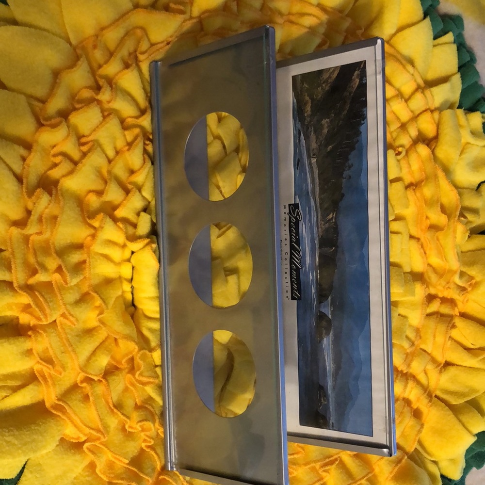 Silver 2-Piece Frame. - Picture 7 of 7